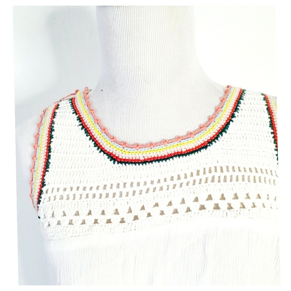 💥Lauren Conrad Crochet Asymmetrical Hem Top - Picture 7 of 11